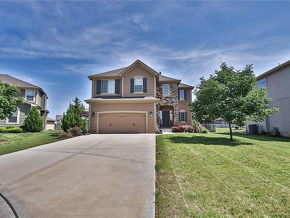 5th image of 909 SE Sienna Ct