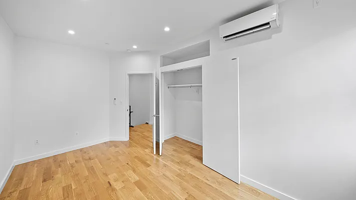 Rented by Nooklyn NYC LLC | media 13