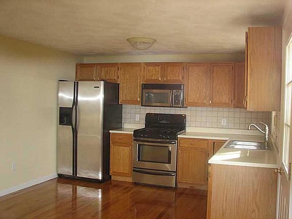 4th image of 30 Redland Ave E