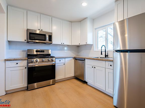 5th image of 1240 Brookfield Ave APT 5