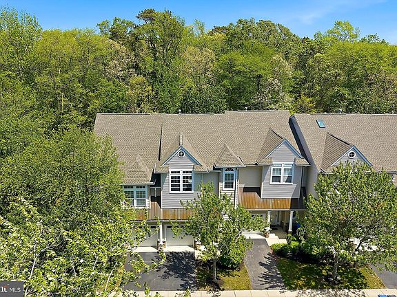 3rd image of 101 Windward Dr
