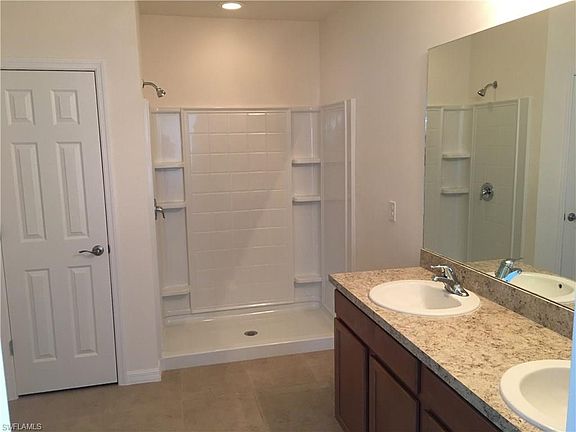 5th image of 4414 SW 1st Ave