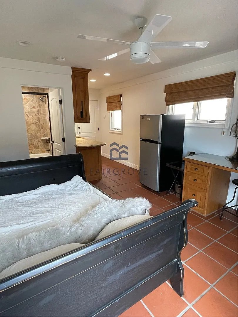 160 Covina Ave — Photo 4