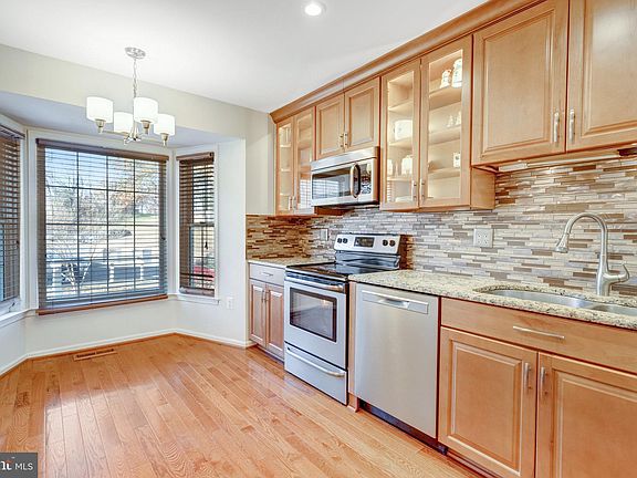 3rd image of 3301 Weymouth Ct