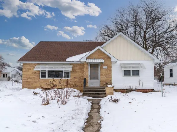 607 7th St, Wellsburg, IA 50680