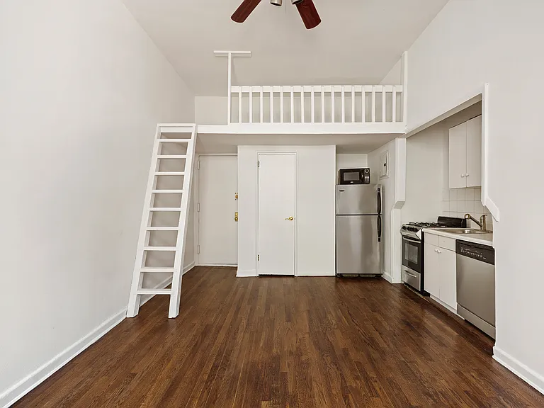 151 E 20th St #2C — Photo 3
