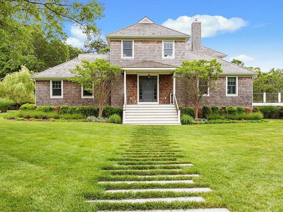 1st image of 5 Quogue St