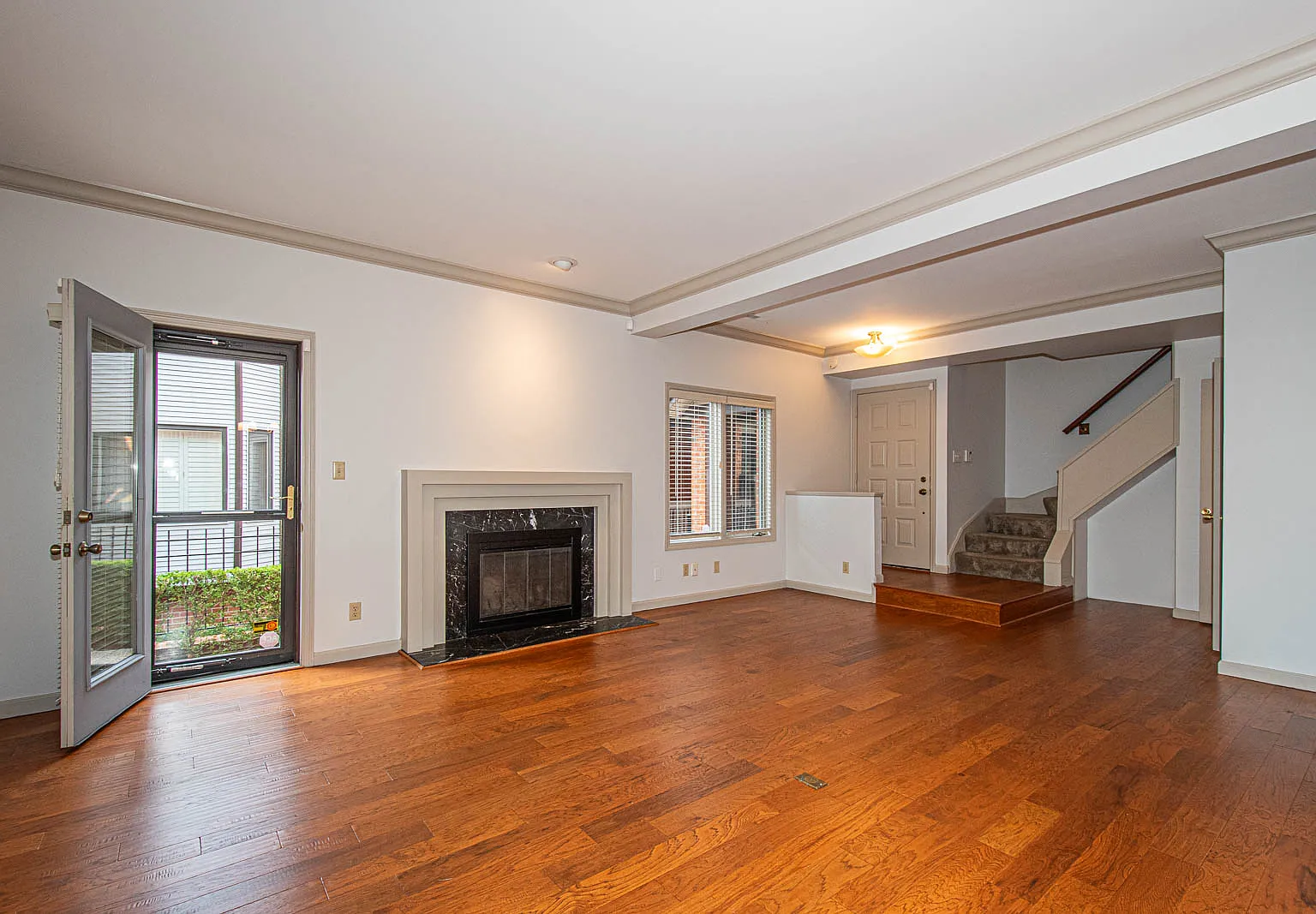 2 bed, 2.5 bath, 1600 sqft, $3,200 — Photo 4