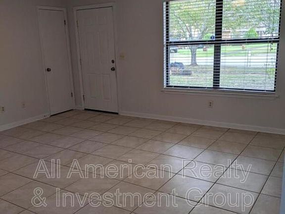 3rd image of 825 Boulevard De Lorleans