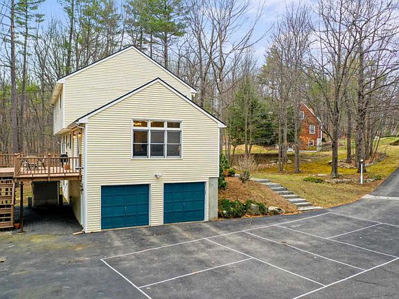 3rd image of 15 Honeysuckle Ln