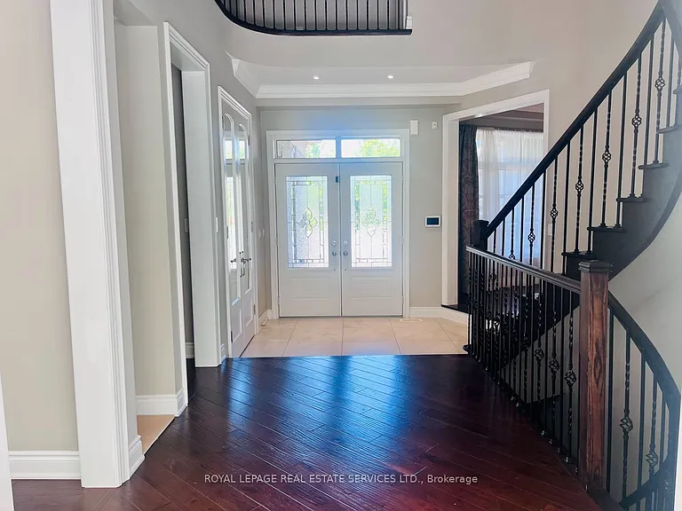2366 Chateau Cmn — Photo 5