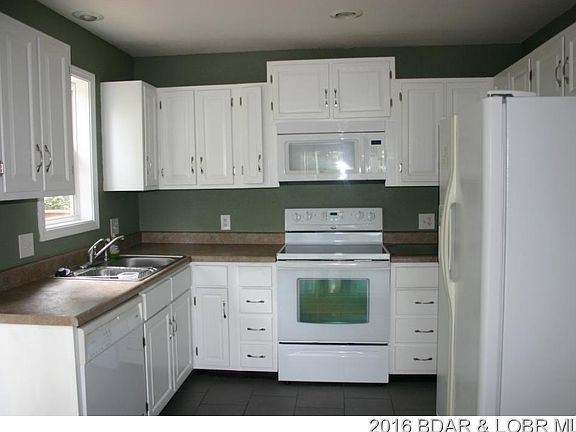 5th image of 121 Bay More Ln