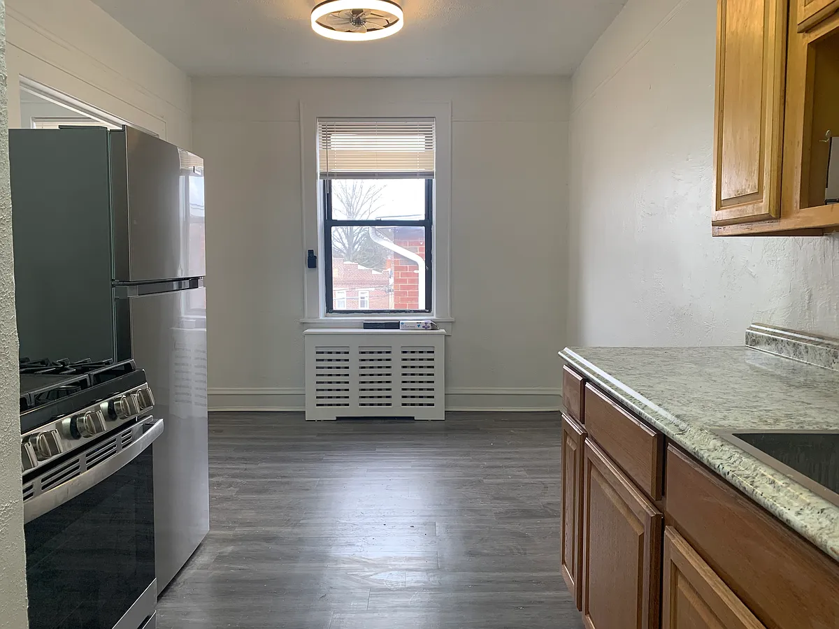 Building Photo - 203 Willis Ave #3E