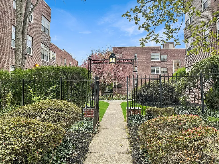 Sedgwick Gardens — Photo 12
