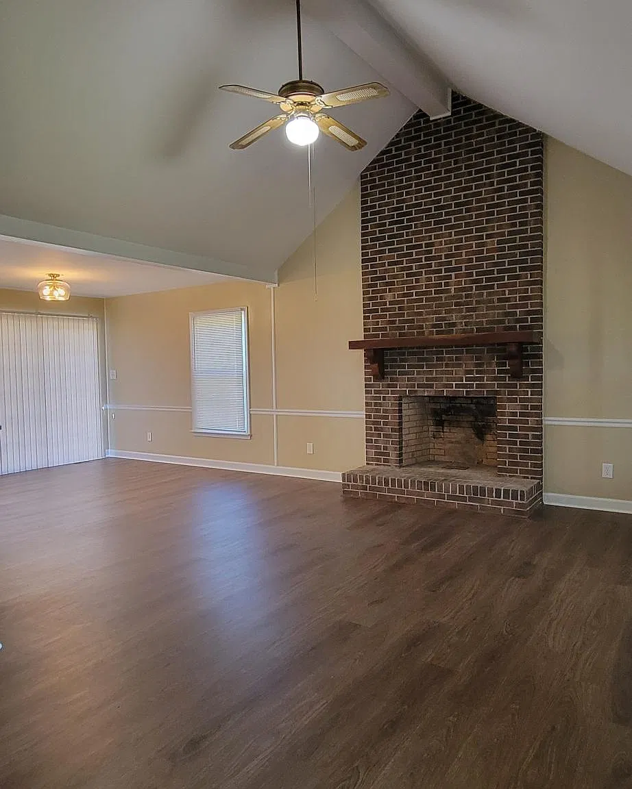 3 bed, 1400 sqft, $1,800 — Photo 4