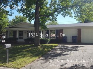 1524 Surf Side Dr, Saint Louis, MO 63138