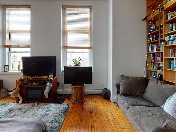 2nd image of 190 Fordham St APT 16