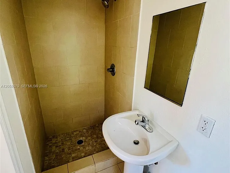 2830 Pine Tree Dr #1 — Photo 20