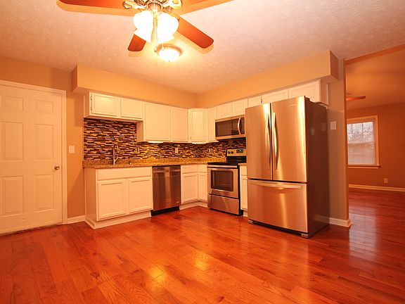2nd image of 3901 Rosebank Cir