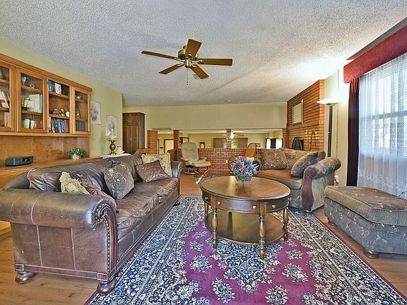 5th image of 1524 Oakhill Dr