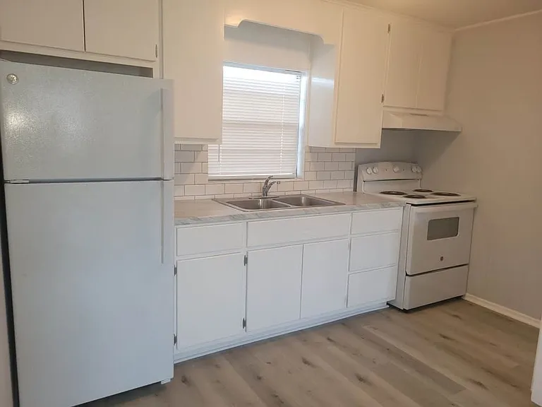 5805 Cherry St — Photo 1