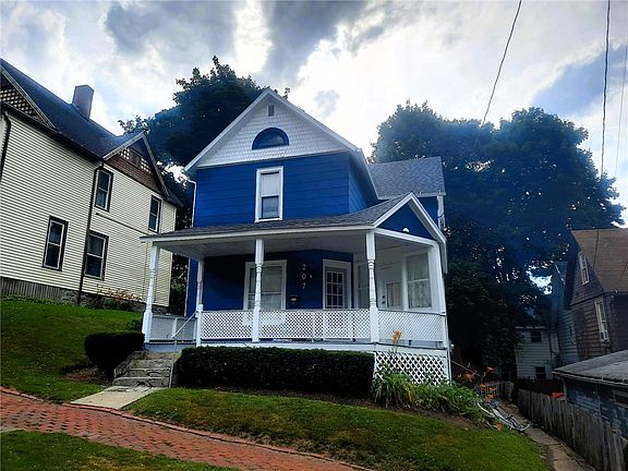2nd image of 207 Pearl St