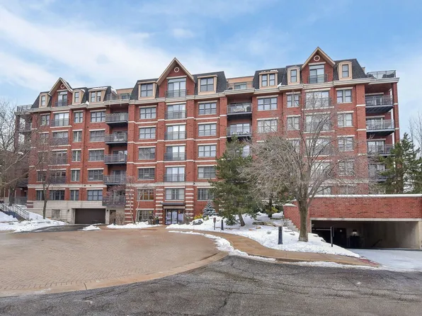 255 E Liberty Dr APT 704-2, Wheaton, IL 60187
