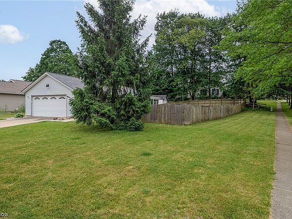 3rd image of 420 Charleton Dr