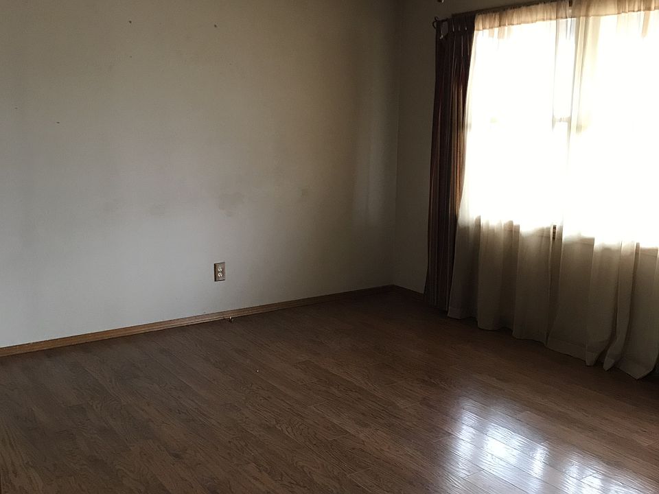 2nd image of 1010 W 12th St