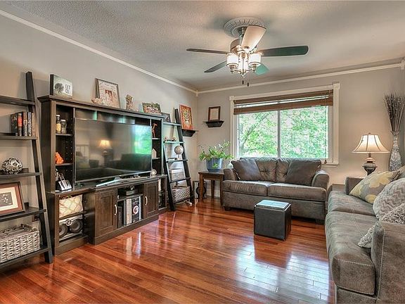 4th image of 801 N Morse Ave