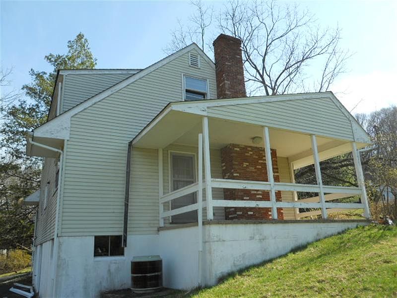 2nd image of 3 Glenwood Ln