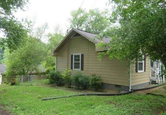 3rd image of 3811 Sullivan Gardens Dr