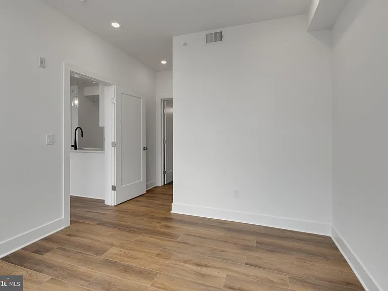 2214 N Front St #204 — Photo 14