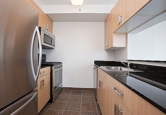 4th image of 561 10th Ave APT 27A