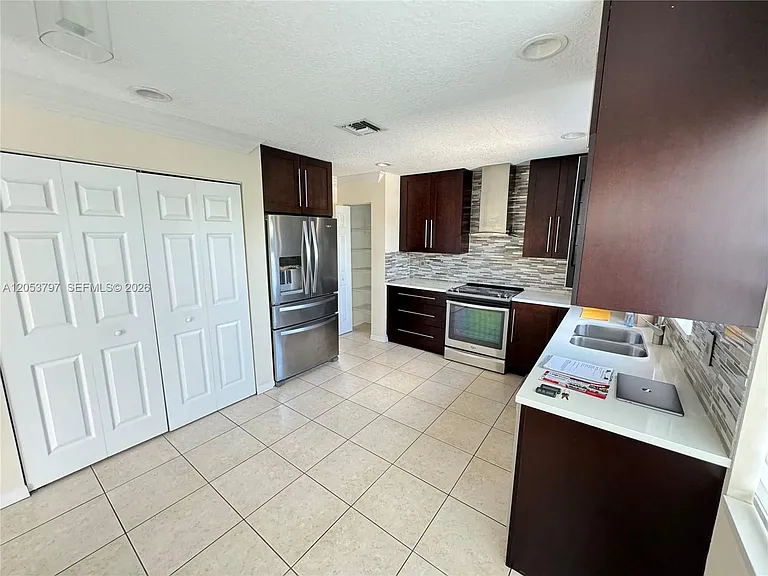 7129 Crescent Creek Way — Photo 11