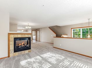 880 Ledgestone Dr, Mahtomedi, MN 55115