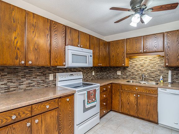 2nd image of 3210 Cherry St #21