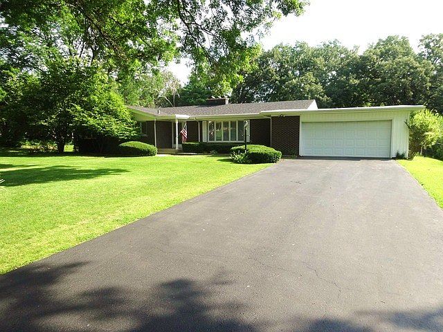 1st image of 1241 Oakdale Dr