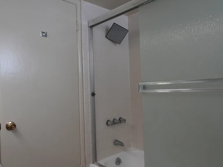 1215 Lyndon St #7 — Photo 10