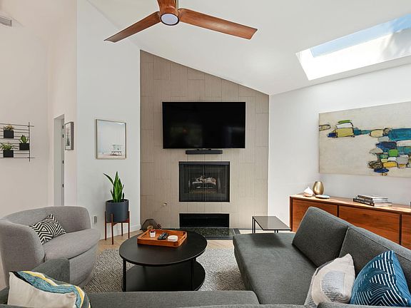 4th image of 423 W Montecito St APT D