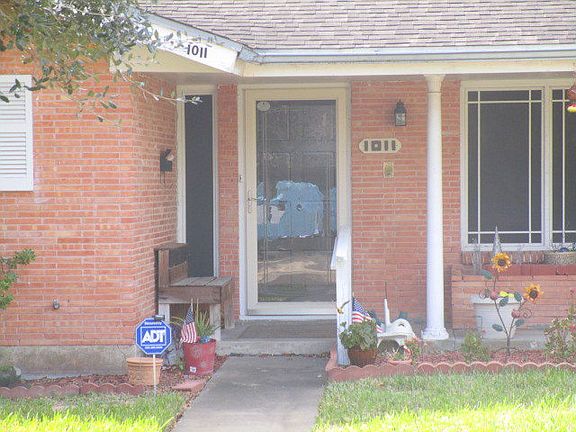 2nd image of 1011 Lyndale St