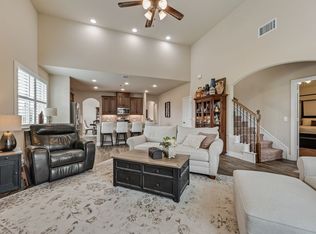516 W North Creek Dr, Sherman, TX 75092
