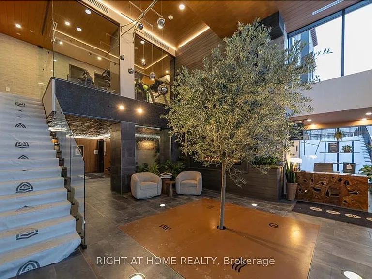 15 Kneeshaw Dr #102 — Photo 35