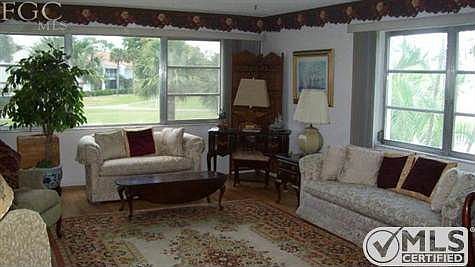 Wood Flooring for Livingroom/Diningroom combination. End Unit so you get plenty of light from the corner windows.