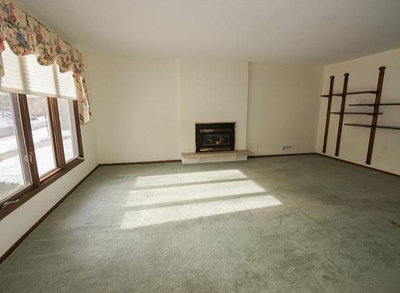 4th image of 92 Walden St
