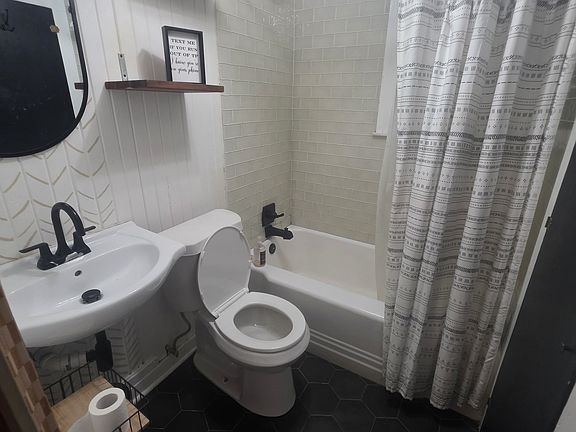 3rd image of 116 Loop St