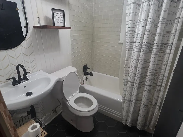 116 Loop St — Photo 3