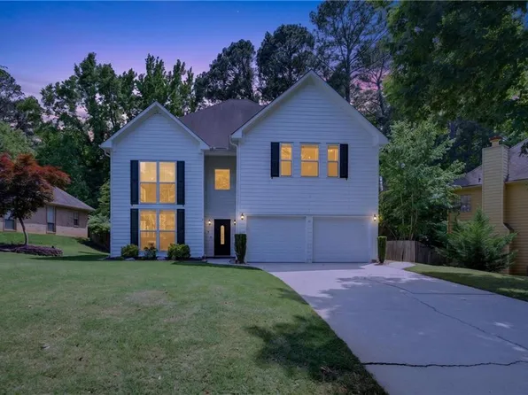 371 Shyrewood Dr, Lawrenceville, GA 30043