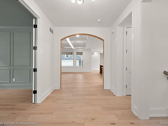2nd image of 834 Church St
