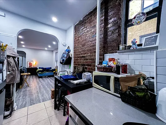 Rented by Gravity Real Estate Advisors | media 42